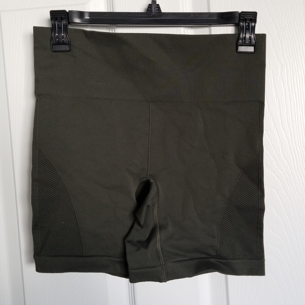 Lululemon Sculpt Short, Olive Green, Size 6